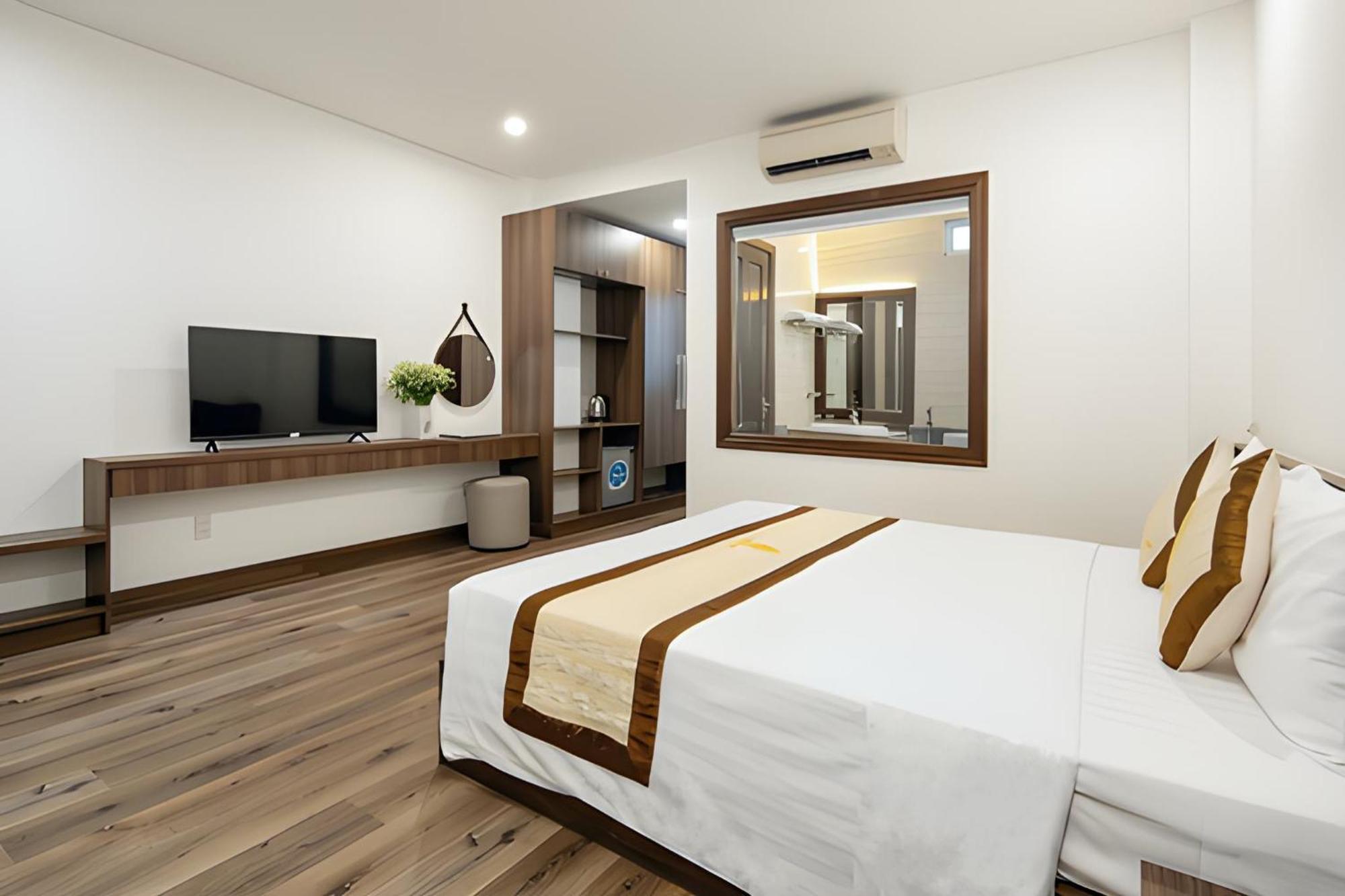 Hoang Linh Riverside Hotel Danang Exterior photo